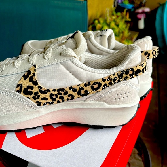 Nike wins Waffle Debut brand new in the box never worn - Picture 4 of 15